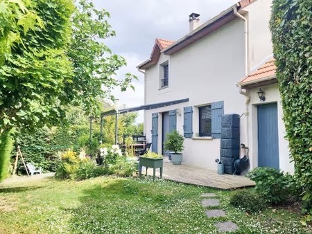 maison individuelle 100 m2 habitable + sous-sol total / 6 pièces / 4 chambres / terrain de