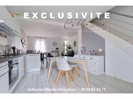ambiance "maison" pour ce charmant duplex de 2 chambres avec parking extérieur sécurisé