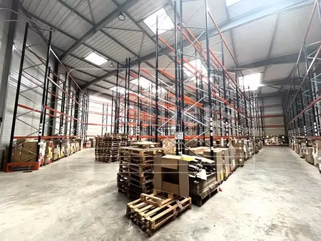 a louer - bâtiment indépendant avec terrain