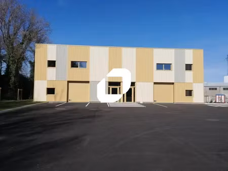 a vendre  locaux neufs proche a450