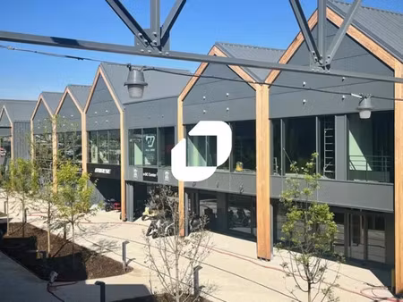 a vendre ou a louer  pole moto : emplacement strategique