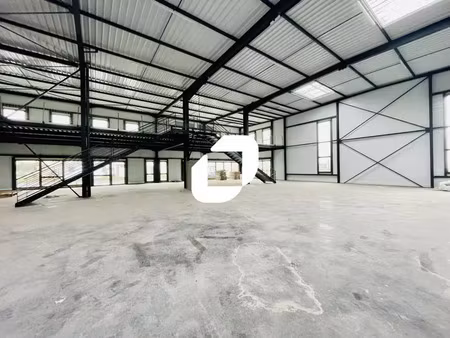 a vendre  parc d'activite idealement place