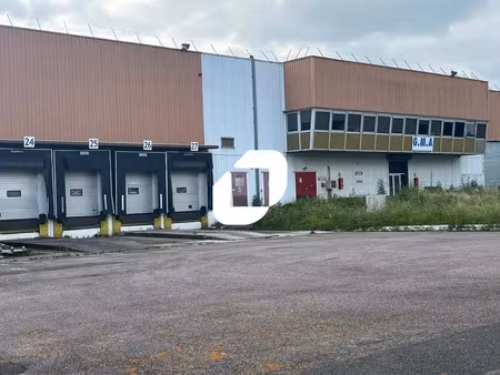 entrepot au pied de l'autoroute a13