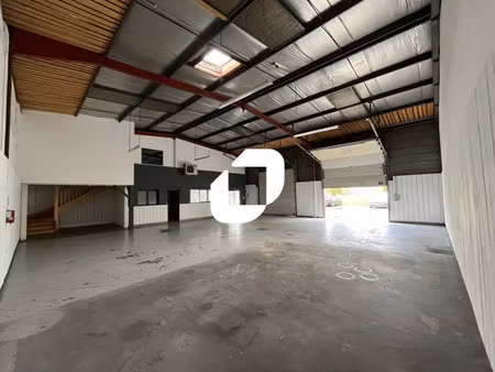 a louer  belle visibilite sur axe passant