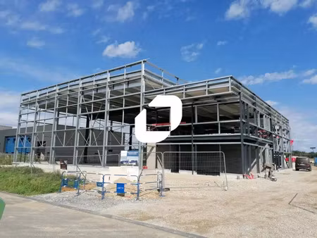 a louer  bâtiment indépendant neuf à quai