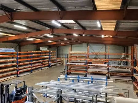 location entrepot et bureaux environ 1060m² - gemenos 13420