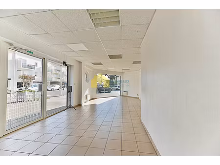 avenue commercante -centre-ville- lumineux-emplacement privilegie