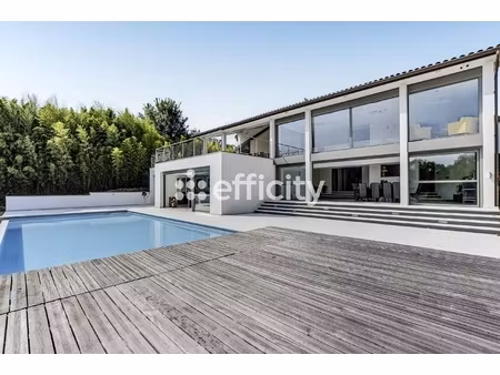 maison 10 pièces - 393 m²