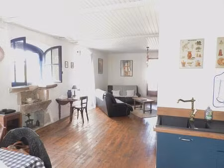 maison de ville en pierre avec grande terrasse proche st cirq lapopie....