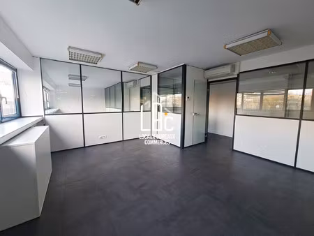location local professionnel 102m² reze 44400