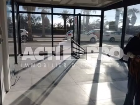 location local commercial 66m2 canet-en-roussillon 66140 - 1600 € - surface privée