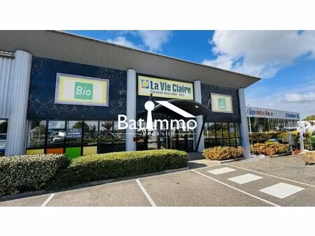 location local commercial