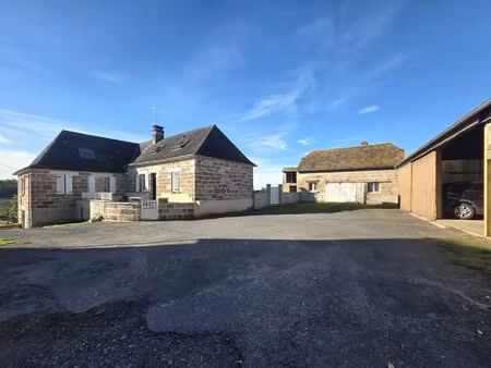 corps de ferme isolé avec 55 hectares attenants et habitations rénovée