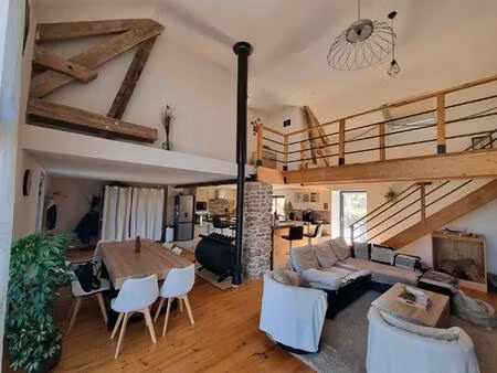 ladapeyre 23270 : propriété rénovée en pierre avec dépendances