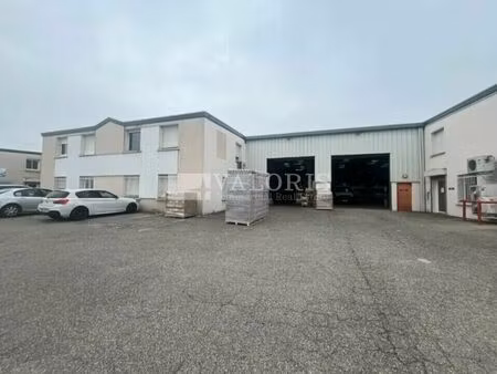 location commerce 490 m² à chassieu (69680)