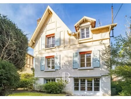 maison de luxe à vendre dans le quartier ibis