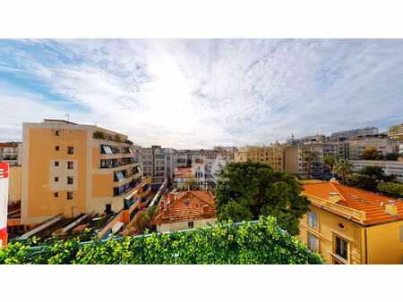nice - fleurs : magnifique 2 pièces avec balcon plein sud