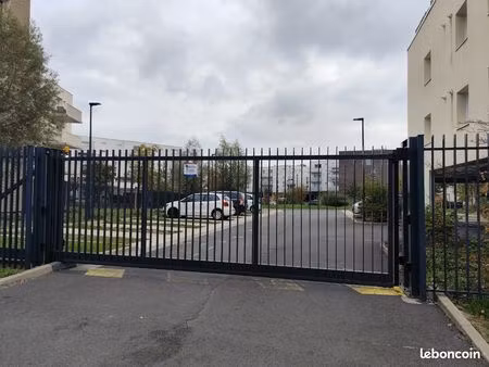 place de parking résidence ellip's ■pour véhicule moin de 2 mètres de hauteur