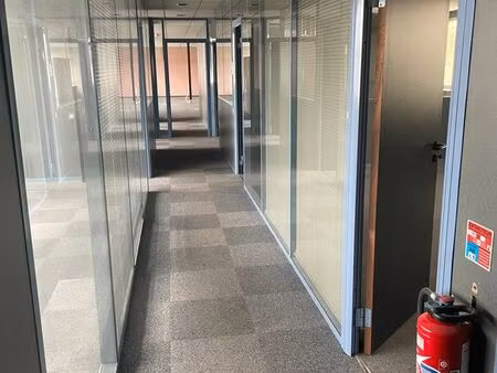 bureau 300m² atelier 990m²