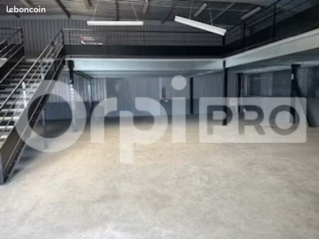 local d'activité 442 m²