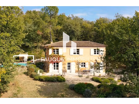 maison familiale avec piscine et grand terrain