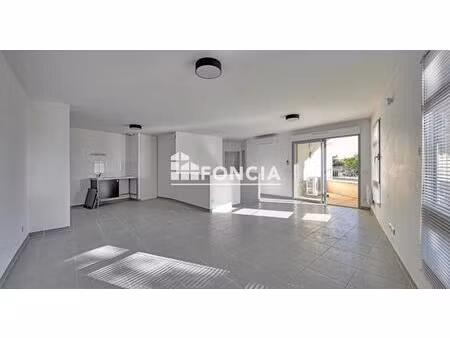 villeneuve les maguelones : lumineux 4 pièces entièrement rénové en duplex - terrasse - av