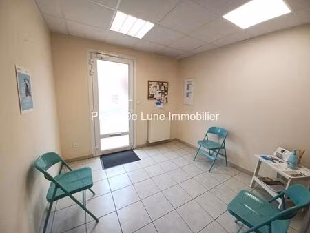 local professionnel au centre du bois d'oingt