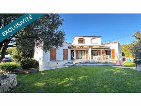 une belle maison maçonnée familiale avec piscine