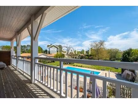 villa de 5 chambres avec piscine