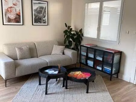 location bureaux et commerces aux sables-d'olonne (85100) : à louer / 105m² les sables-d'o