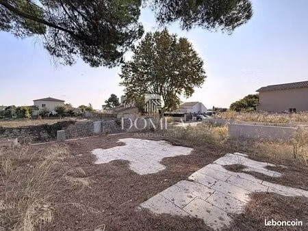terrain 300 m² saussan