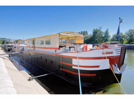péniche navigante avec deux terrasses