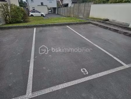 parking de 12 50 m² à sainte-genevieve-des-bois