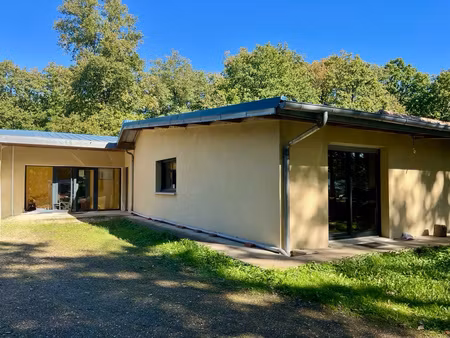 houdan 15 mn - local de 210 m2 à vendre