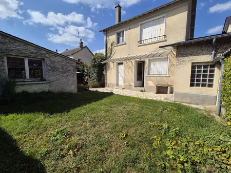 à vendre charmante maison à solesmes  proche de l'abbaye e