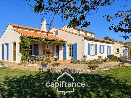 maison 165 m² avec beaux volumes et jardin paysager – fontaines