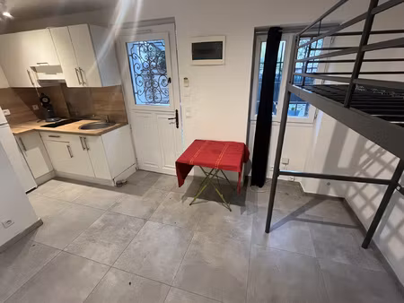 studio meublé avec terrasse + parking