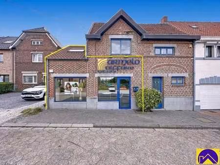 sous option -> magnifique maison de commerce à vendre