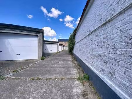 garage à vendre a deux pas du centre!