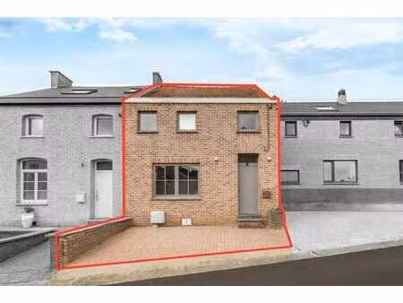 belle maison rénovée avec extérieur et vue dégagée