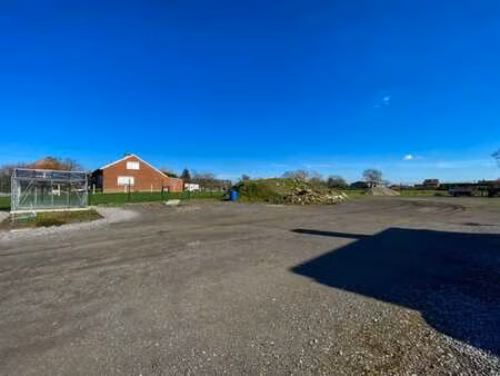 superbe terrain plat idéalement orienté à keumiée !