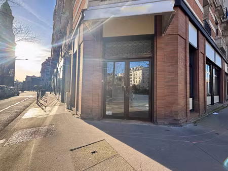 murs commerciaux idéalement situés en plein coeur de bois-col