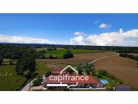 propriété avec gîtes et chambres d’hôtes dans dépendances séparées et maison bressane réno