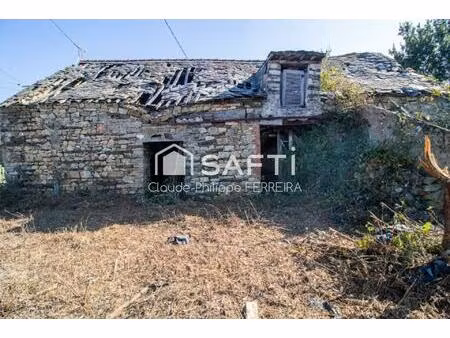 bâtisse en pierre à réhabiliter