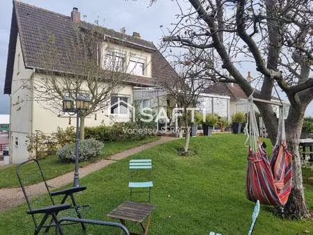 maison familiale avec véranda plein sud et jardin arboré : un havre de paix à saint-hilair