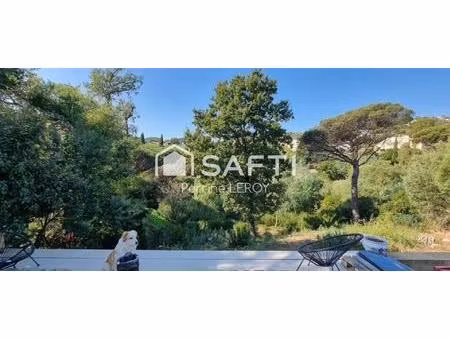 villa provençale individuelle aux issambres dans une résidence sécurisée avec piscine.