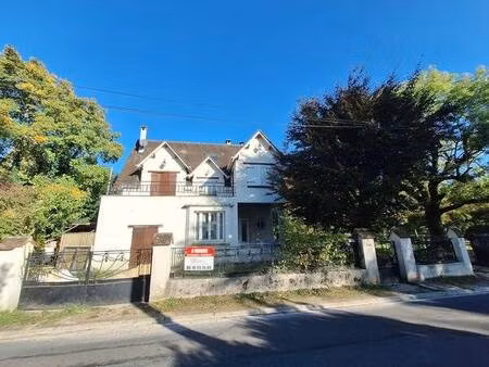 chartrette bord de seine maison à fort potentiel ( non inondable )