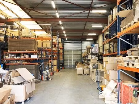 location local d'activités st soupplets 892 m²