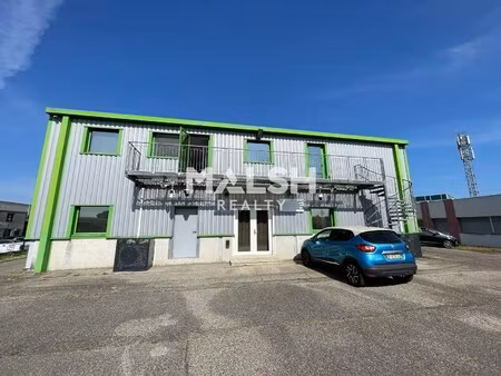 location local professionnel 154m²