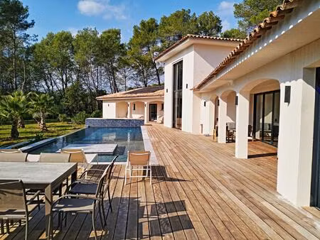 superbe villa d'architecte de 250 m2 + sous sol et garage sur 4000 m2 de terrain plat